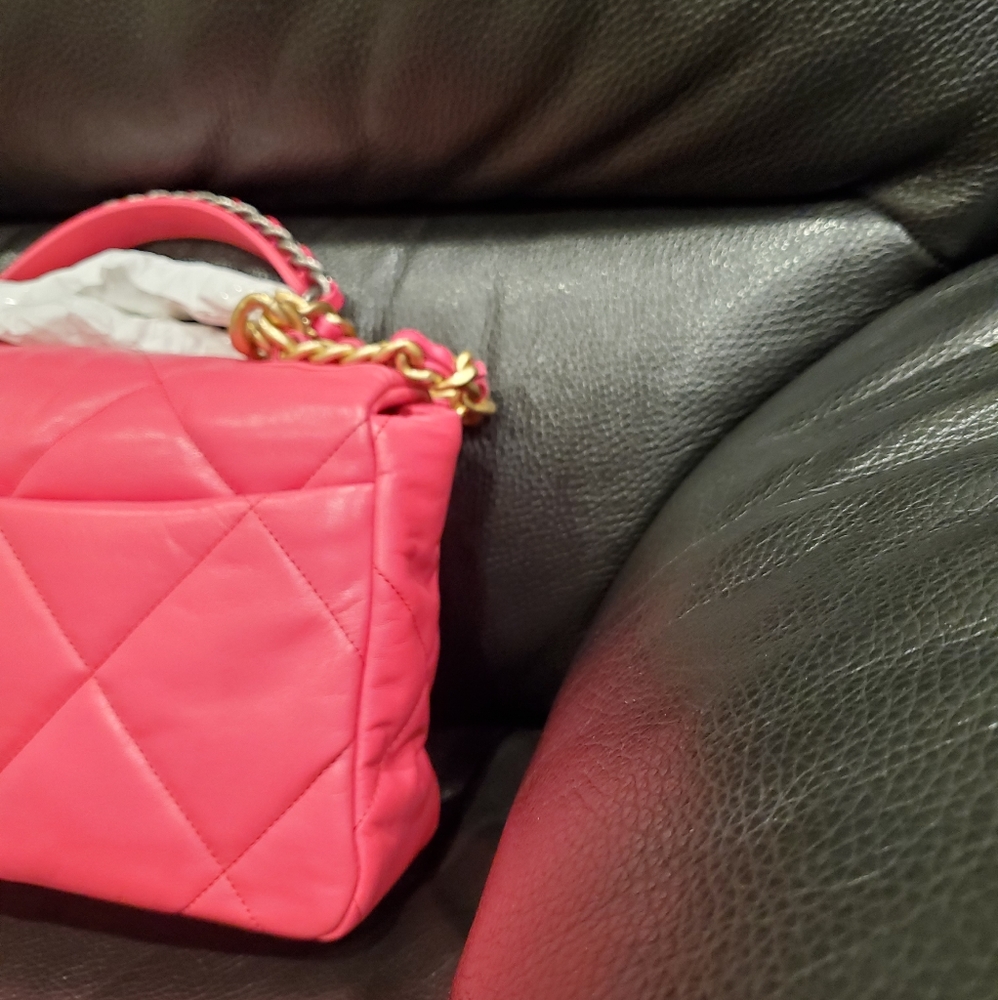 Chanel -- 19 Large Flap Bag - Picture 7 of 16